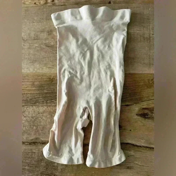 NWOT SKIMS High Waisted Above Knee Sculpting Shirt ~ Sand ~ Size XLarge - Picture 6 of 9